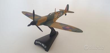 COLLEZIONE 70 MODELLINI DI AEREI MILITARI