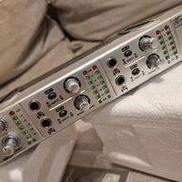 behringer amplificatore per cuffie 