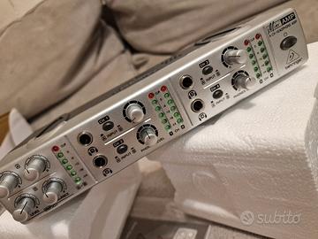 behringer amplificatore per cuffie 