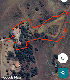 Rustico con annesso garage e tettoia