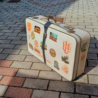 Antica valigia  Etichette Università Americane.