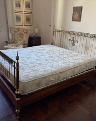 letto matrimoniale in ottone con materassa