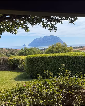 COSTA CORALLINA PORZIONE DI VILLETTA BIFAMILIARE