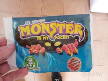 Bustina Monsters in my pocket