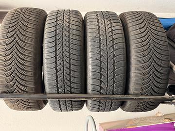 Cerchi Momo con gomme invernali