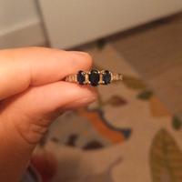 Anello oro bianco con zaffiri e diamantini