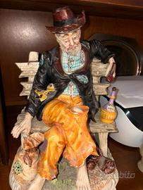 Statua il vagabondo in ceramica di capodimonte