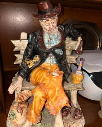 Statua il vagabondo in ceramica di capodimonte