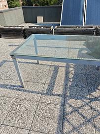 tavolo da giardino in ferro e piano in vetro 