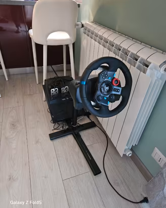 Sedia e volante gaming