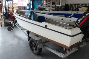 Barca a motore