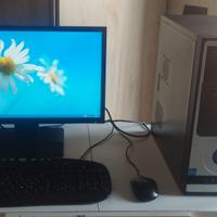 PC Desktop Completo di Monitor Tastiera Mouse