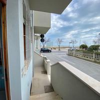 Bilocale fronte mare ristrutturato