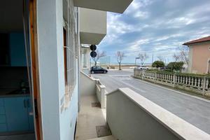 Bilocale fronte mare ristrutturato