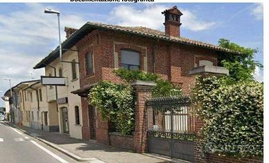 Immobile in asta di 153 m² con 3 locali e box auto