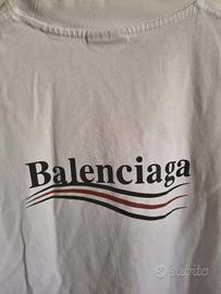 T-shirt Balenciaga bianca oversize con logo