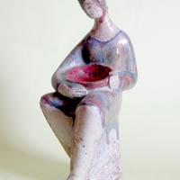 Figura femminile di ceramica