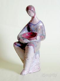 Figura femminile di ceramica