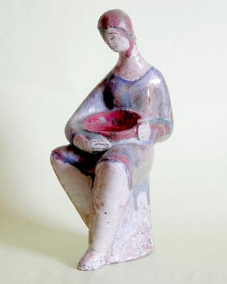 Figura femminile di ceramica