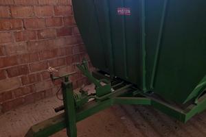 rimorchio agricolo ribaltabile