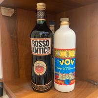 2 Bottiglie di liquore una di vov e rossoantico