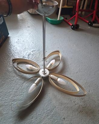 Lampadario a sospensione con diffusori a petalo