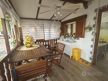 Bungalow con roulotte