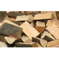 Legna di quercia tagliata, ideale per camini