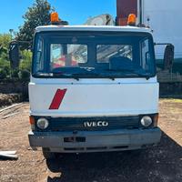 Iveco 95 con gru pm 6523 lc - macchina operatrice