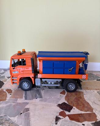 Camion Spargisale Bruder