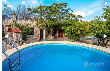 Villetta con piscina a casarano