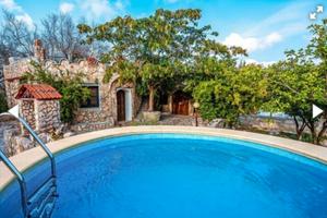 Villetta con piscina a casarano