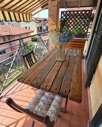 Tavolo stile industrial in legno