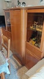 tinello con tavolo e sedie 