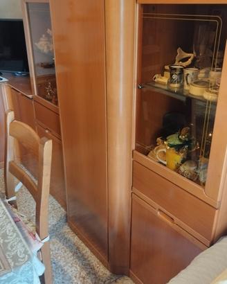 tinello con tavolo e sedie 