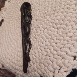 Antica pipa in legno di arte africana