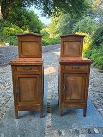 Comodini con ripiano in marmo