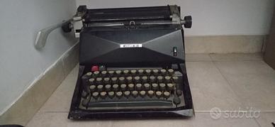 Macchina da scrivere Olivetti 