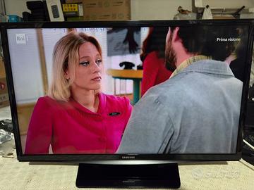 TV Samsung 28" UE28H4000AK – con difetti