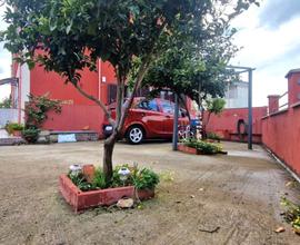 Recente trivano con ampio cortile carrabile