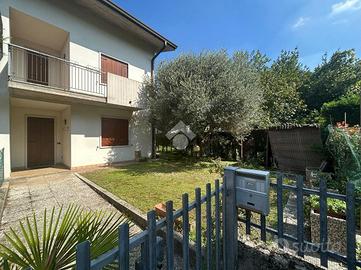 VILLA A SCHIERA A ISOLA DELLA SCALA