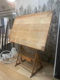 Tavolo da disegno regolabile