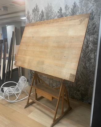 Tavolo da disegno regolabile