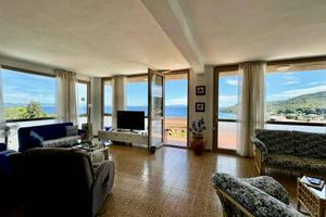 Villa di 160 m² con più di 5 locali e box auto a R