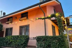 Casa indipendente di 180 m² con 4 locali e box aut