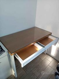 Scrivania Moderna con Piano in Vetro e Cassetti