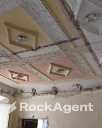 CASA SIGNORILE D'EPOCA DA RISTRUTTURARE