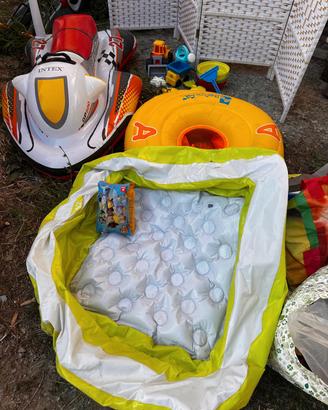 Giochi bambini mare gonfiabili piscina spiaggiaia