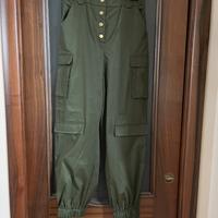 Pantalone con tasche