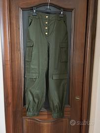 Pantalone con tasche